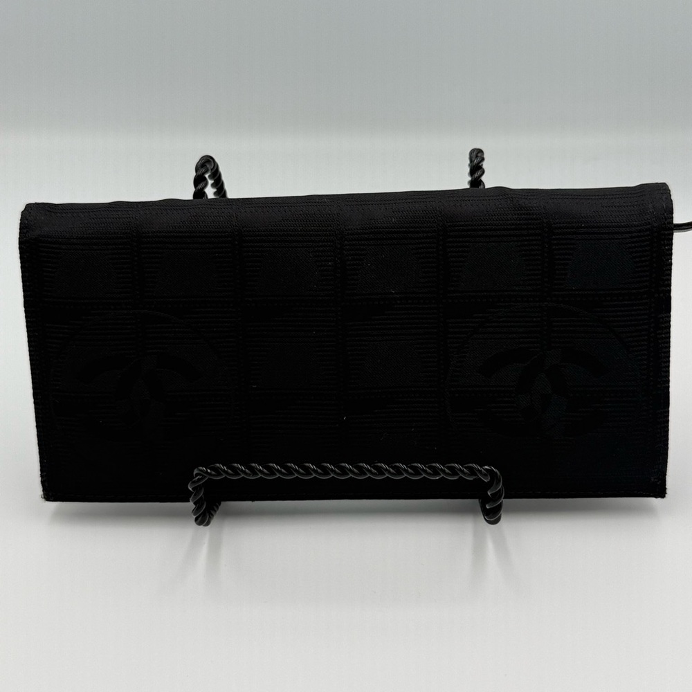 CHANEL Travel Line Continental Bifold Wallet in Black Nylon Jacquard - Picture 3 of 10